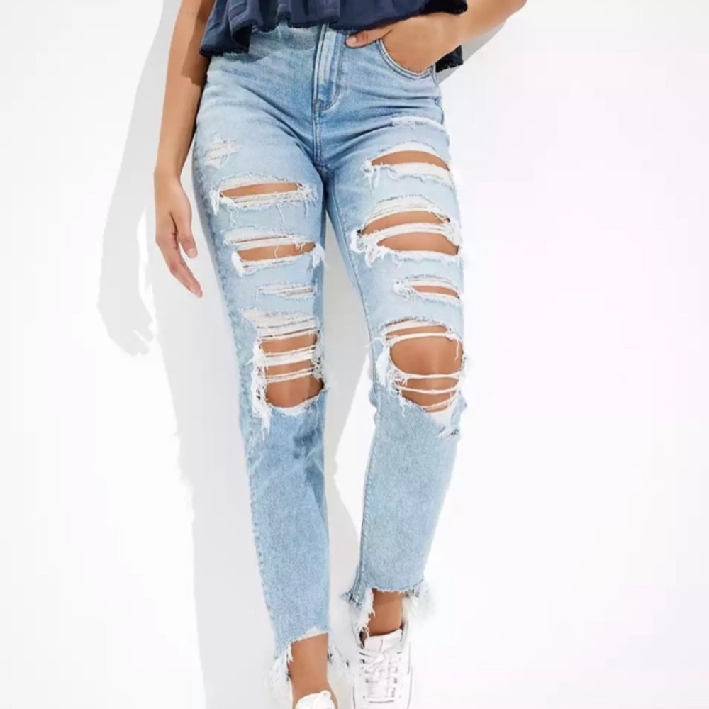 American eagle ripped mom jeans never worn size 8